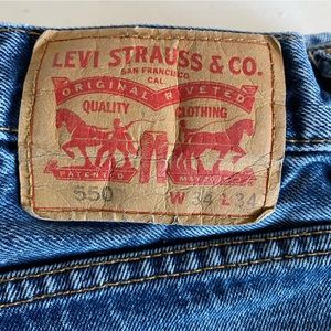 Mens Levi’s 550 34/34 Preowned and worn dark wash